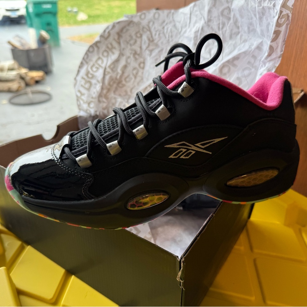 Allen Iverson Reeboks - Picture 2 of 5